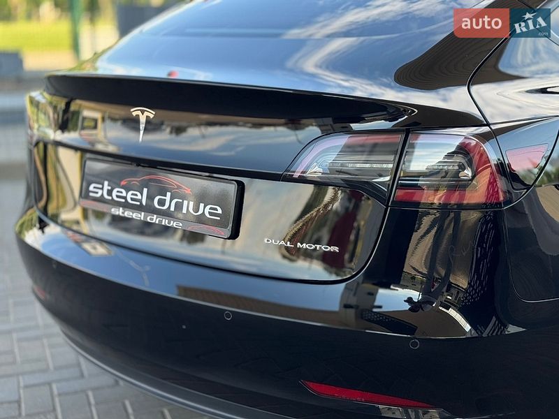 Седан Tesla Model 3 2021 в Николаеве