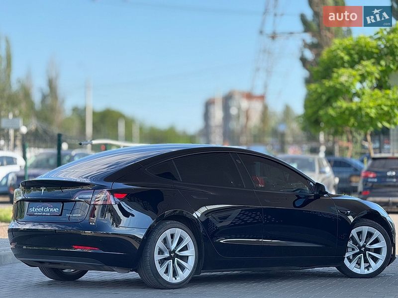 Седан Tesla Model 3 2021 в Николаеве