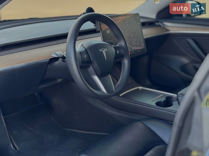 Седан Tesla Model 3 2021 в Николаеве