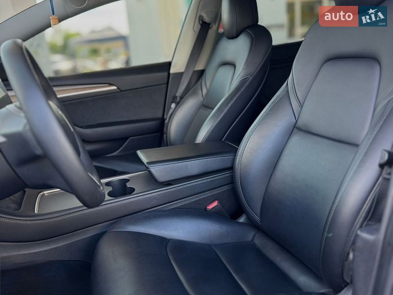 Седан Tesla Model 3 2021 в Николаеве