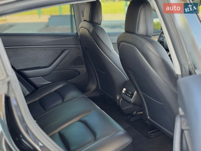 Седан Tesla Model 3 2021 в Николаеве