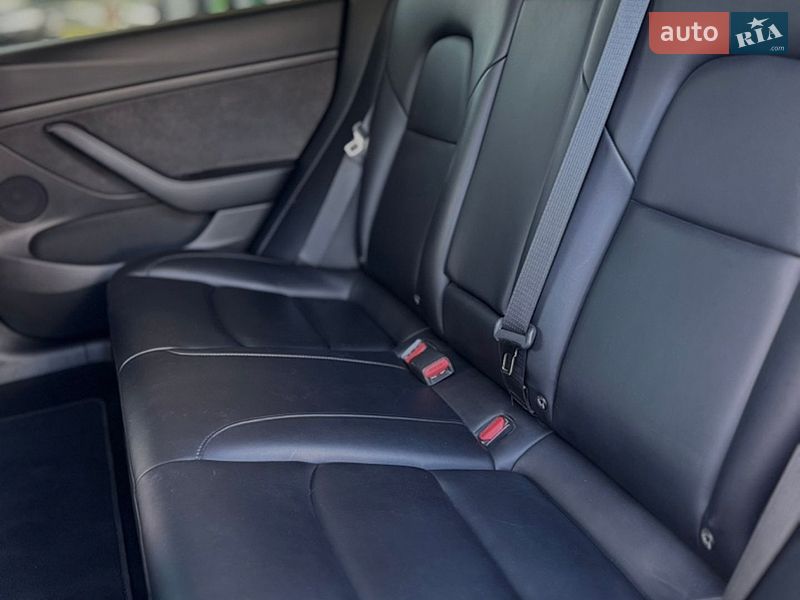 Седан Tesla Model 3 2021 в Николаеве