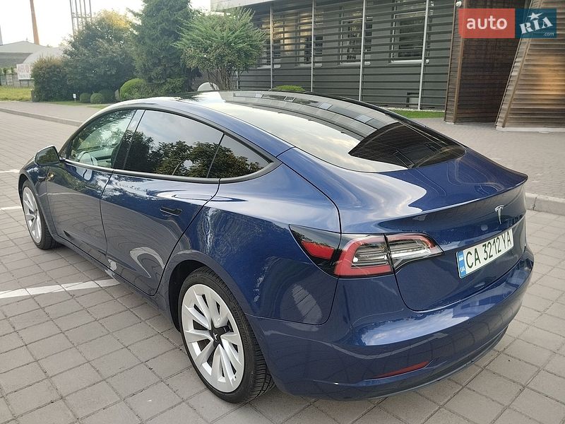 Седан Tesla Model 3 2021 в Черкасах