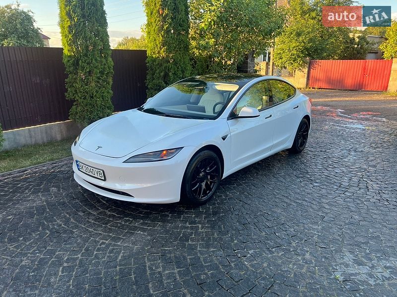 Седан Tesla Model 3 2024 в Бродах