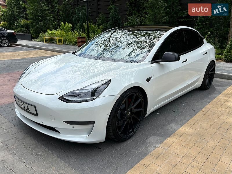 Седан Tesla Model 3 2021 в Киеве