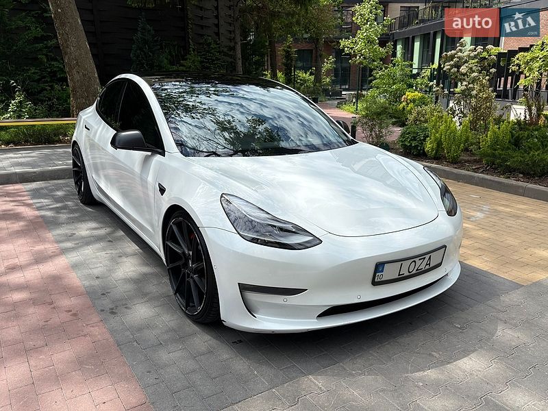 Седан Tesla Model 3 2021 в Киеве