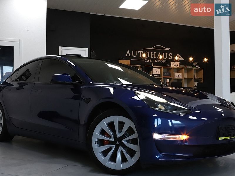 Седан Tesla Model 3 2022 в Дрогобичі