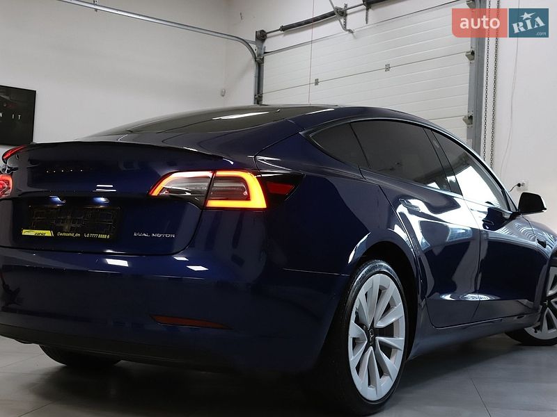 Седан Tesla Model 3 2022 в Дрогобичі