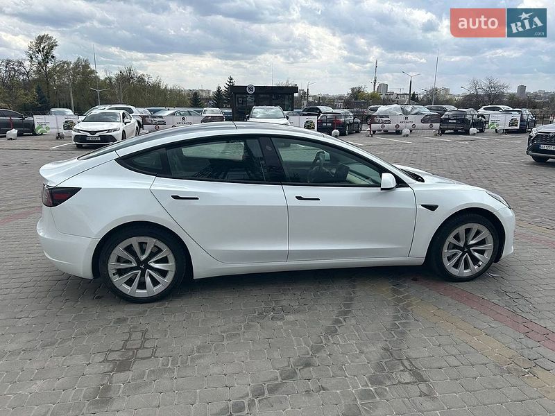 Седан Tesla Model 3 2022 в Чугуеве