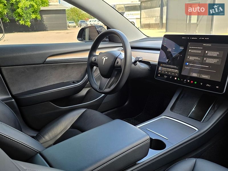 Седан Tesla Model 3 2020 в Івано-Франківську