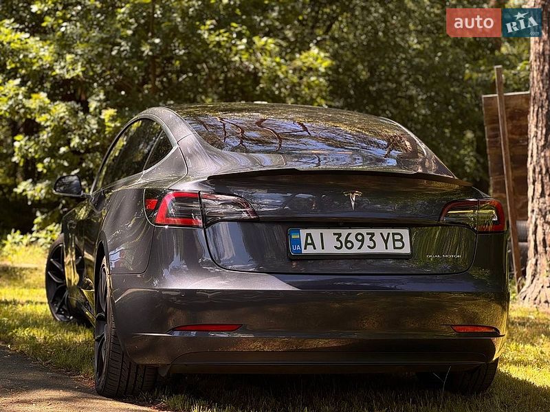 Седан Tesla Model 3 2018 в Киеве
