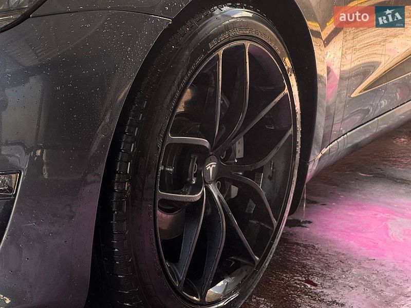 Седан Tesla Model 3 2018 в Киеве