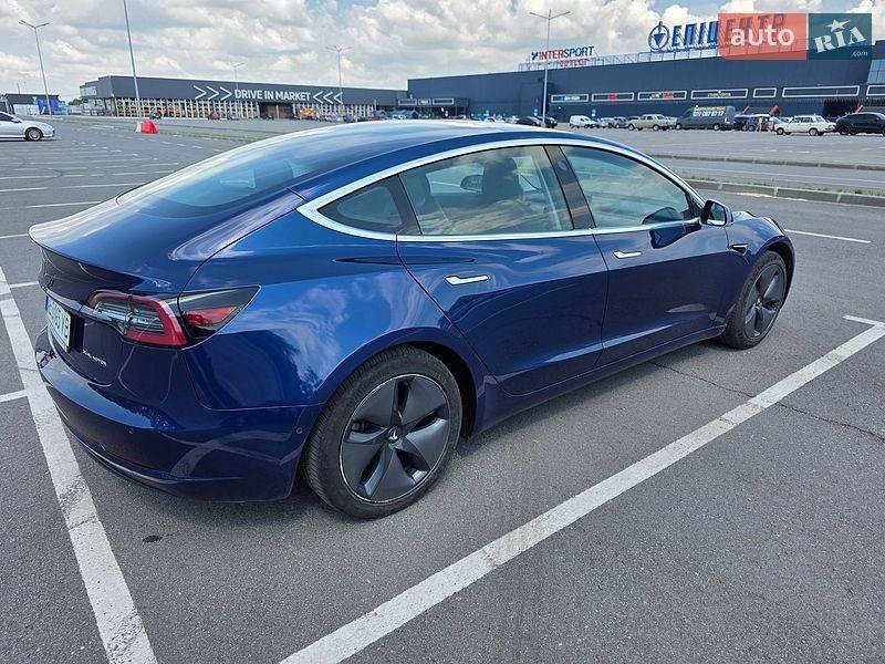 Седан Tesla Model 3 2019 в Дніпрі