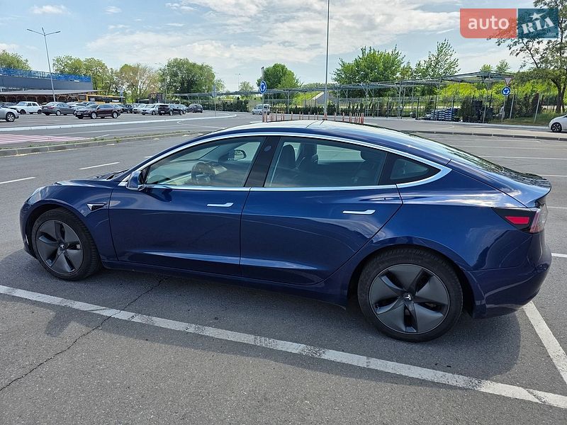 Седан Tesla Model 3 2019 в Дніпрі