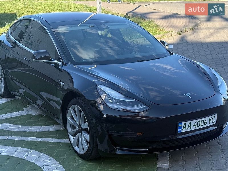 Седан Tesla Model 3 2019 в Киеве