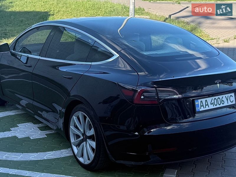 Седан Tesla Model 3 2019 в Киеве