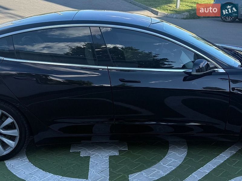 Седан Tesla Model 3 2019 в Киеве
