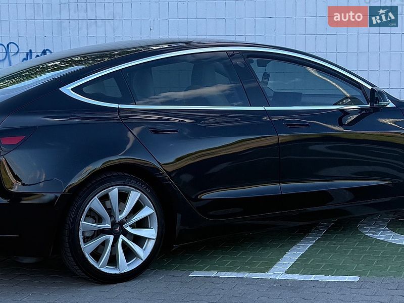 Седан Tesla Model 3 2019 в Киеве