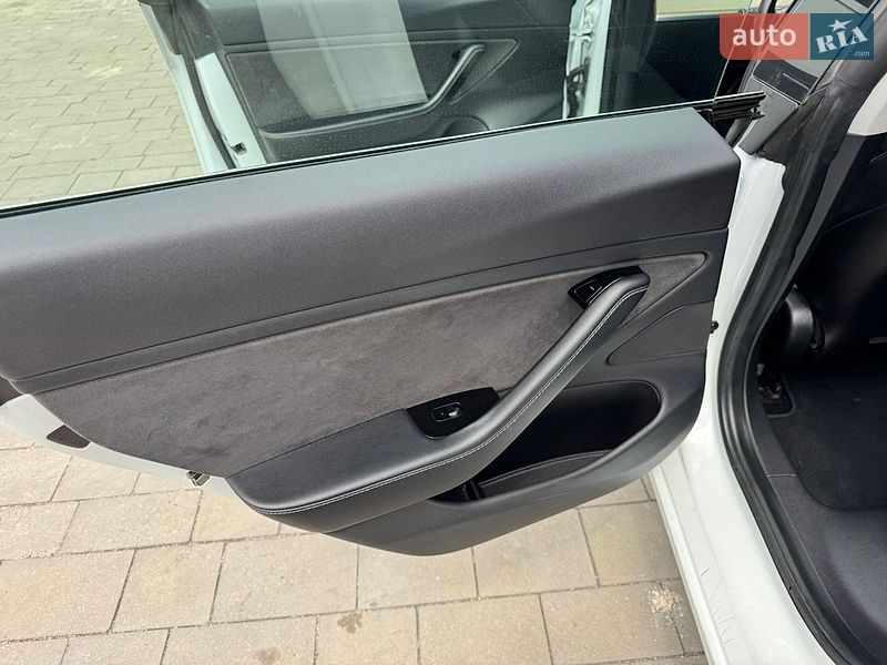Седан Tesla Model 3 2019 в Тернополе