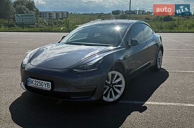 Седан Tesla Model 3 2022 в Ровно