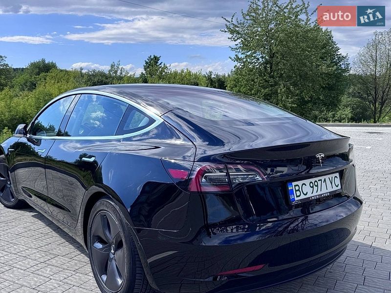 Седан Tesla Model 3 2018 в Львові