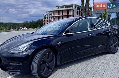 Седан Tesla Model 3 2018 в Львові