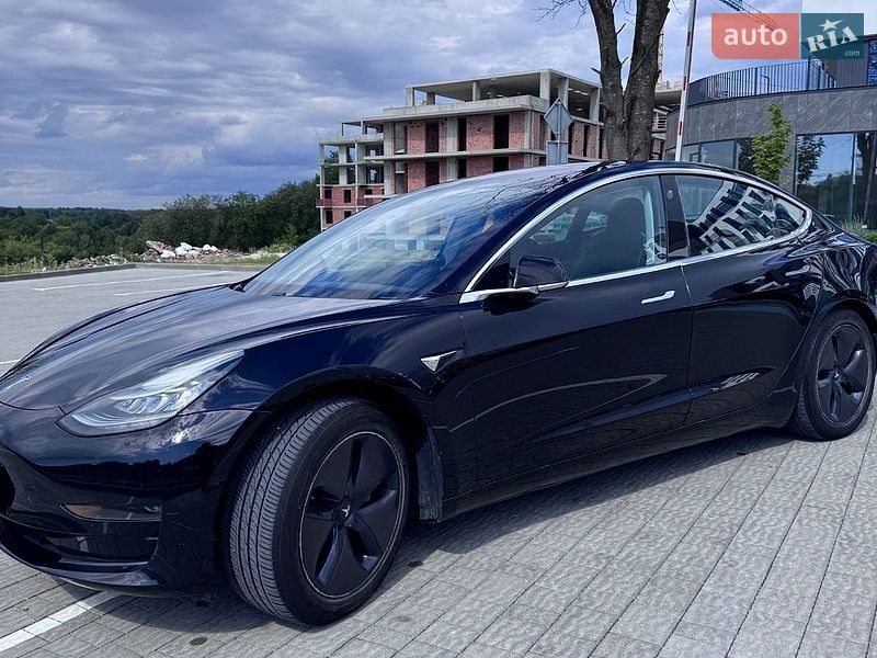 Седан Tesla Model 3 2018 в Львові