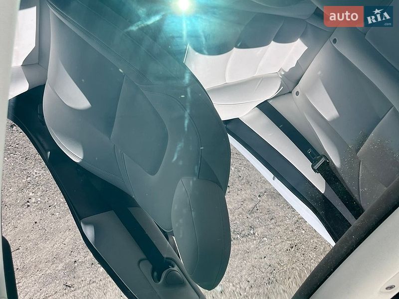 Седан Tesla Model 3 2020 в Днепре
