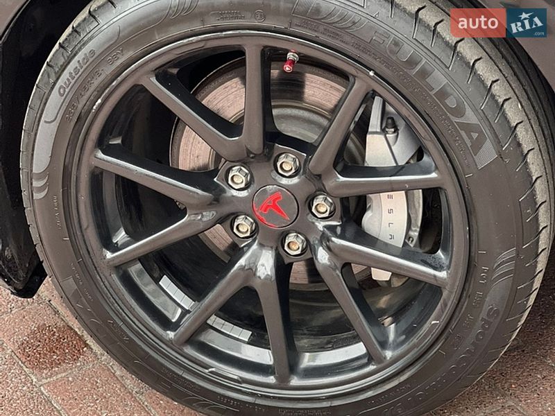 Седан Tesla Model 3 2018 в Киеве