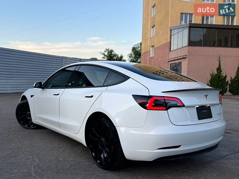 Седан Tesla Model 3 2023 в Харькове