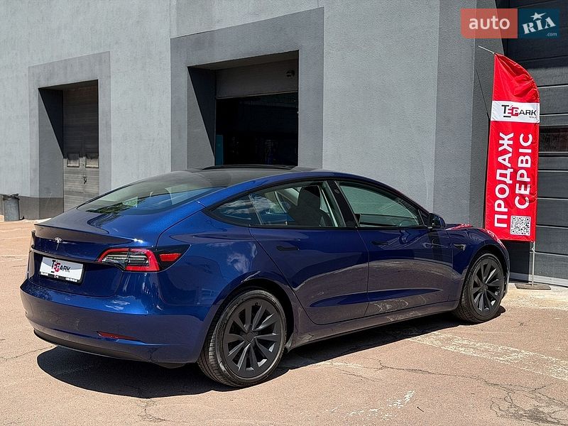 Седан Tesla Model 3 2022 в Киеве
