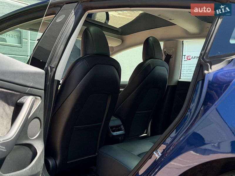Седан Tesla Model 3 2022 в Киеве