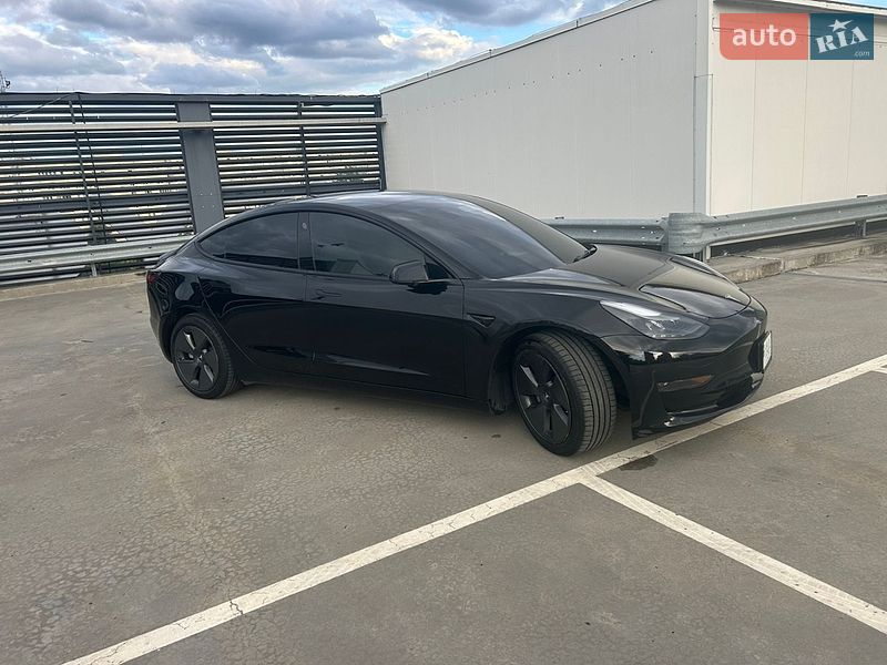 Седан Tesla Model 3 2023 в Киеве
