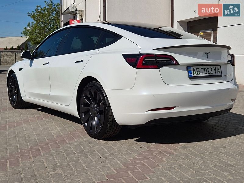 Седан Tesla Model 3 2022 в Киеве