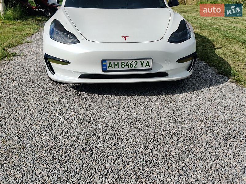 Седан Tesla Model 3 2021 в Житомире