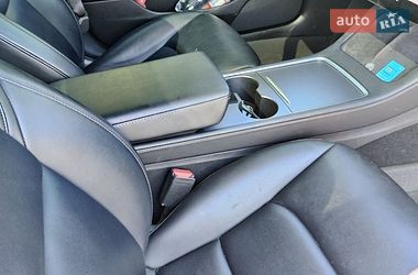 Седан Tesla Model 3 2021 в Житомире