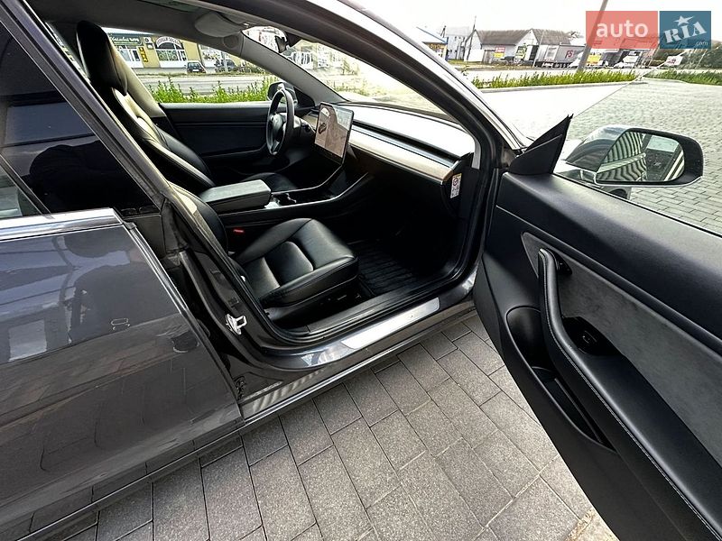 Седан Tesla Model 3 2019 в Киеве фото 40 Седан Tesla Model 3 2019 в Киеве