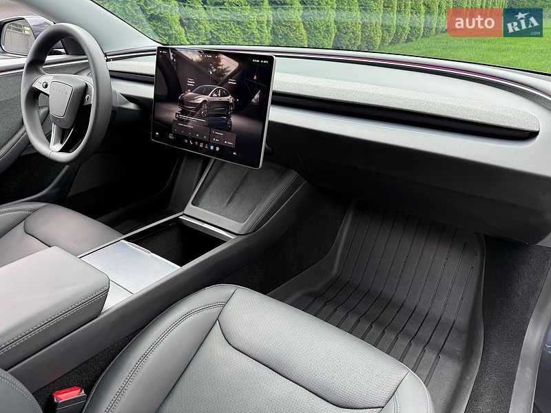Седан Tesla Model 3 2025 в Коломиї