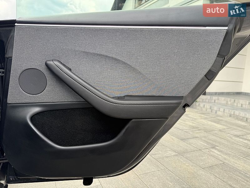 Седан Tesla Model 3 2025 в Коломиї