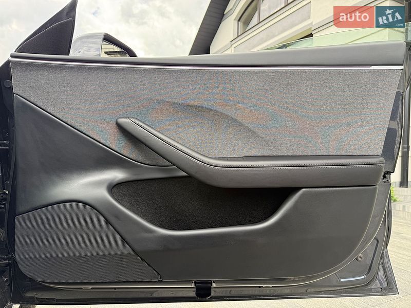 Седан Tesla Model 3 2025 в Коломиї