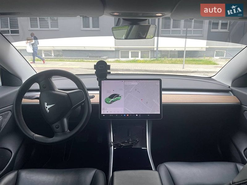 Седан Tesla Model 3 2019 в Львове