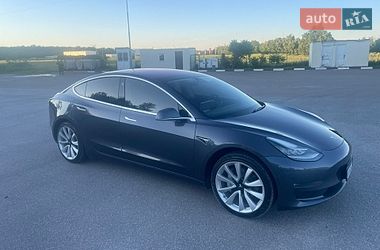 Седан Tesla Model 3 2018 в Киеве