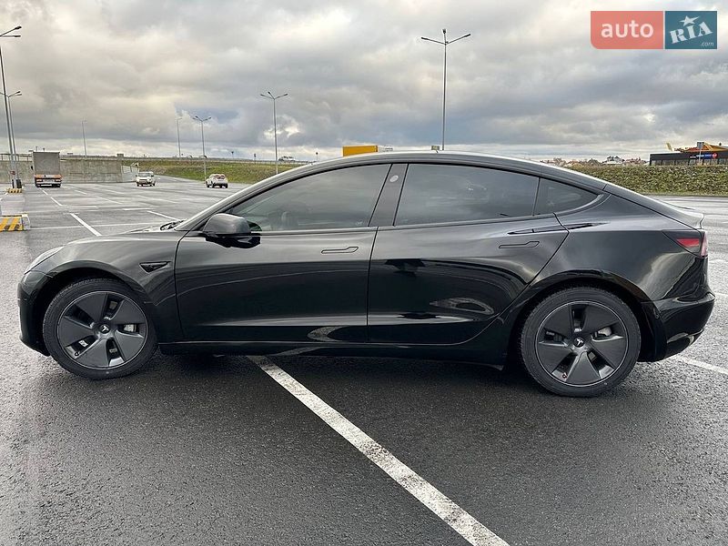 Седан Tesla Model 3 2021 в Львове