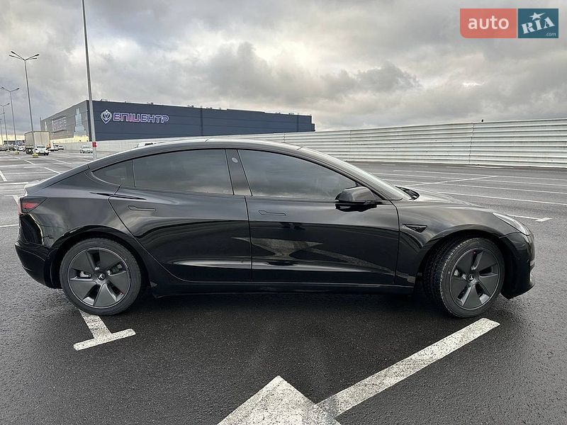 Седан Tesla Model 3 2021 в Львове