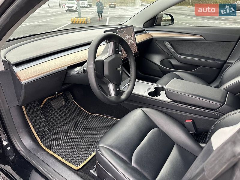 Седан Tesla Model 3 2021 в Львове