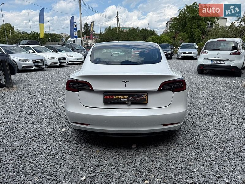 Седан Tesla Model 3 2023 в Стрые