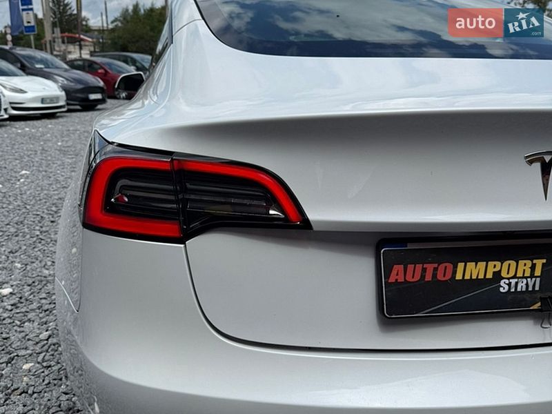 Седан Tesla Model 3 2023 в Стрые