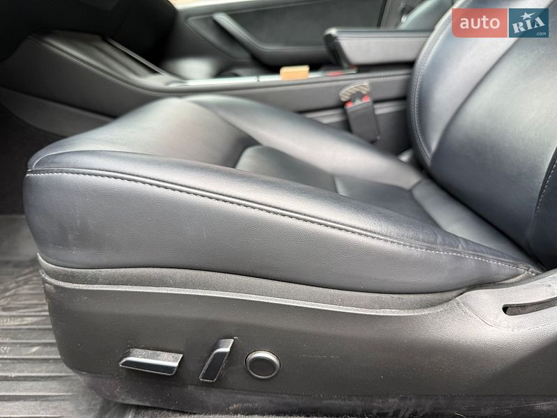 Седан Tesla Model 3 2023 в Стрые