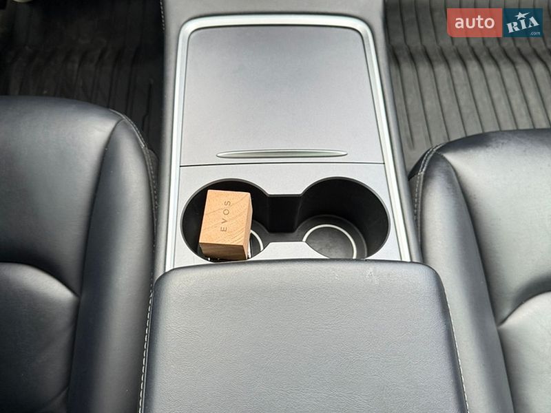 Седан Tesla Model 3 2023 в Стрые