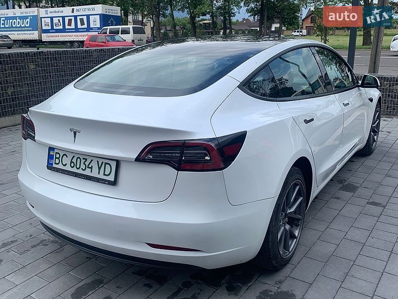 Седан Tesla Model 3 2023 в Стрые